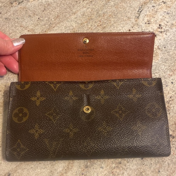 Authentic Vintage LV Sarah Monogram Long Wallet - Picture 9 of 16